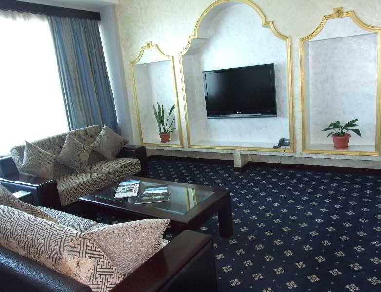 Royal Palace Hotel Alma-Ata Kamer foto